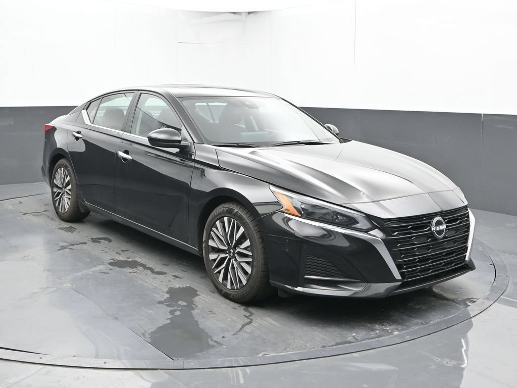 Used 2024 Nissan Altima 2.5 SV w/ SV Premium Package FWD image 6