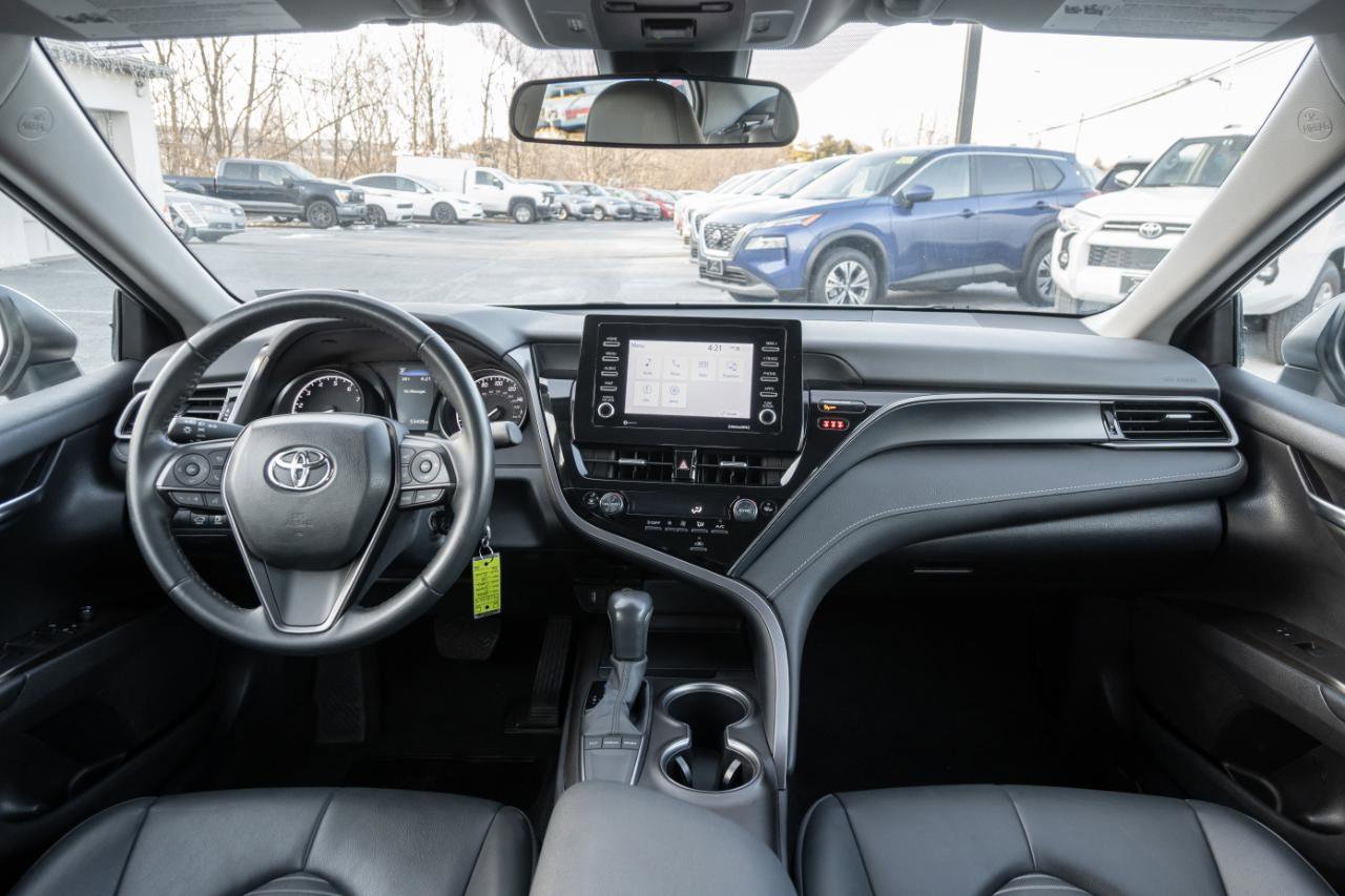 Used 2024 Toyota Camry SE image 2