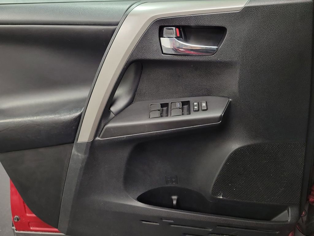 Used 2018 Toyota RAV4 XLE image 22