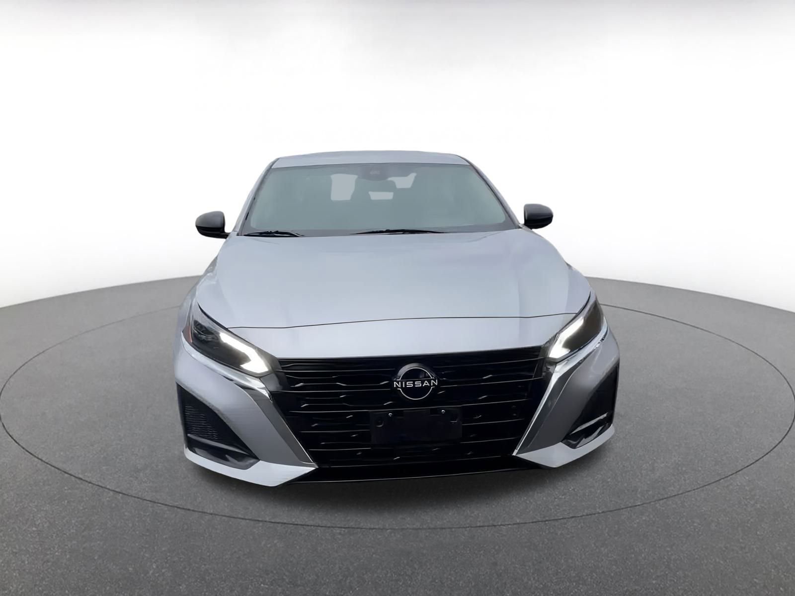 Used 2024 Nissan Altima 2.5 SV image 4