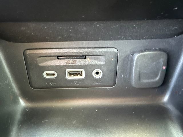 Used 2023 GMC Terrain SLT w/ Infotainment Package II image 39