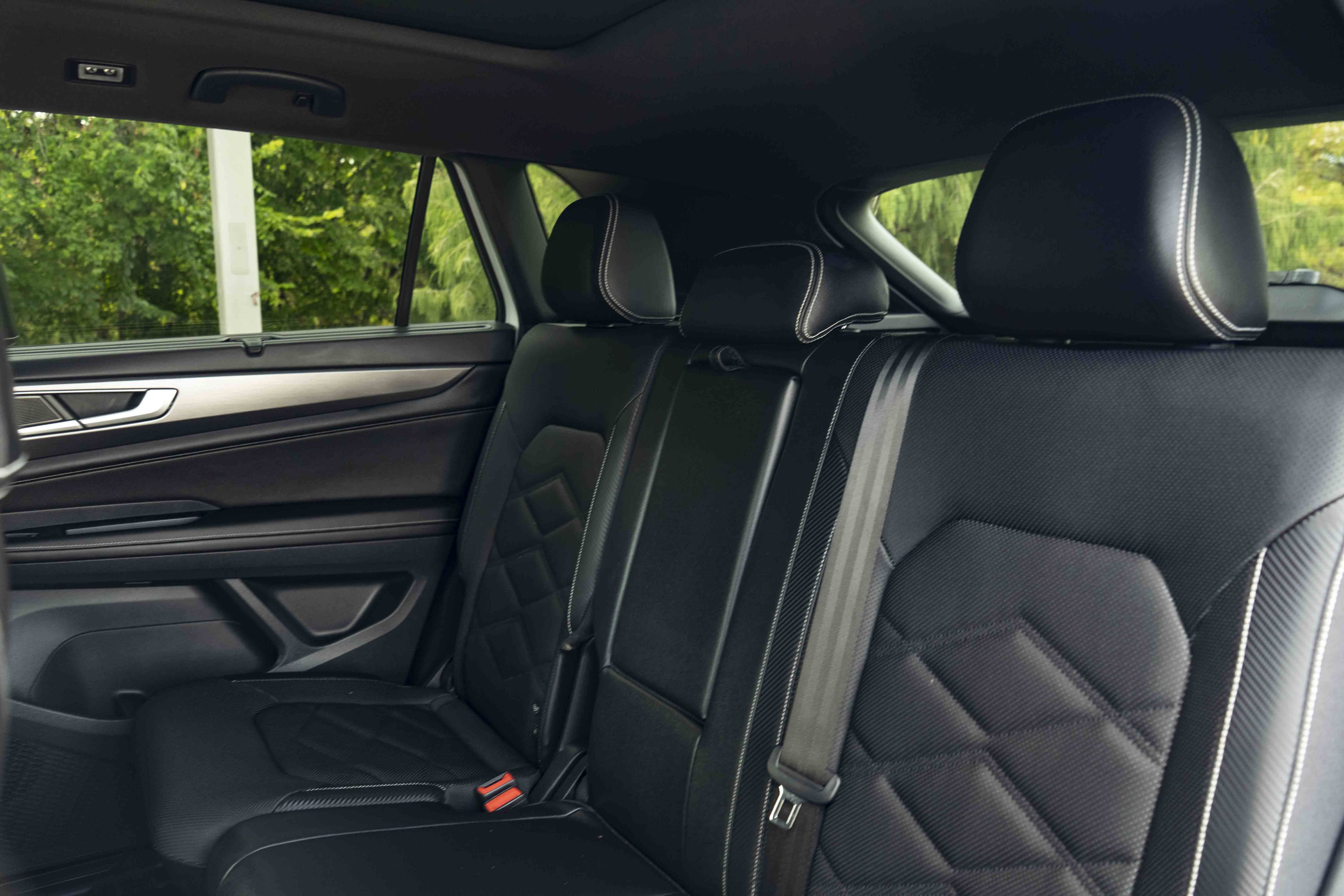 Certified 2024 Volkswagen Atlas Cross Sport SE w/ Panoramic Sunroof Package FWD image 17