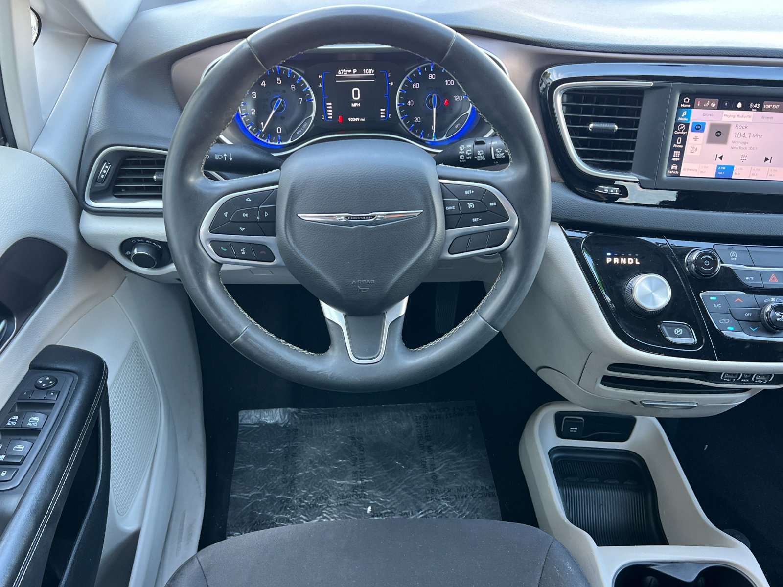 Used 2022 Chrysler Voyager LX FWD image 14