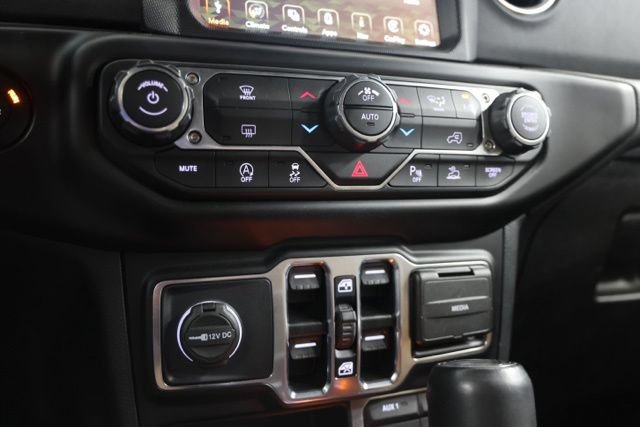 Used 2022 Jeep Wrangler Unlimited Sahara w/ LED Lighting Group AWD/4WD image 25