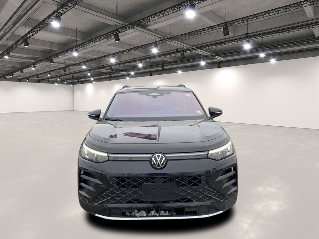 Used 2025 Volkswagen Tiguan SEL R-Line AWD/4WD image 2