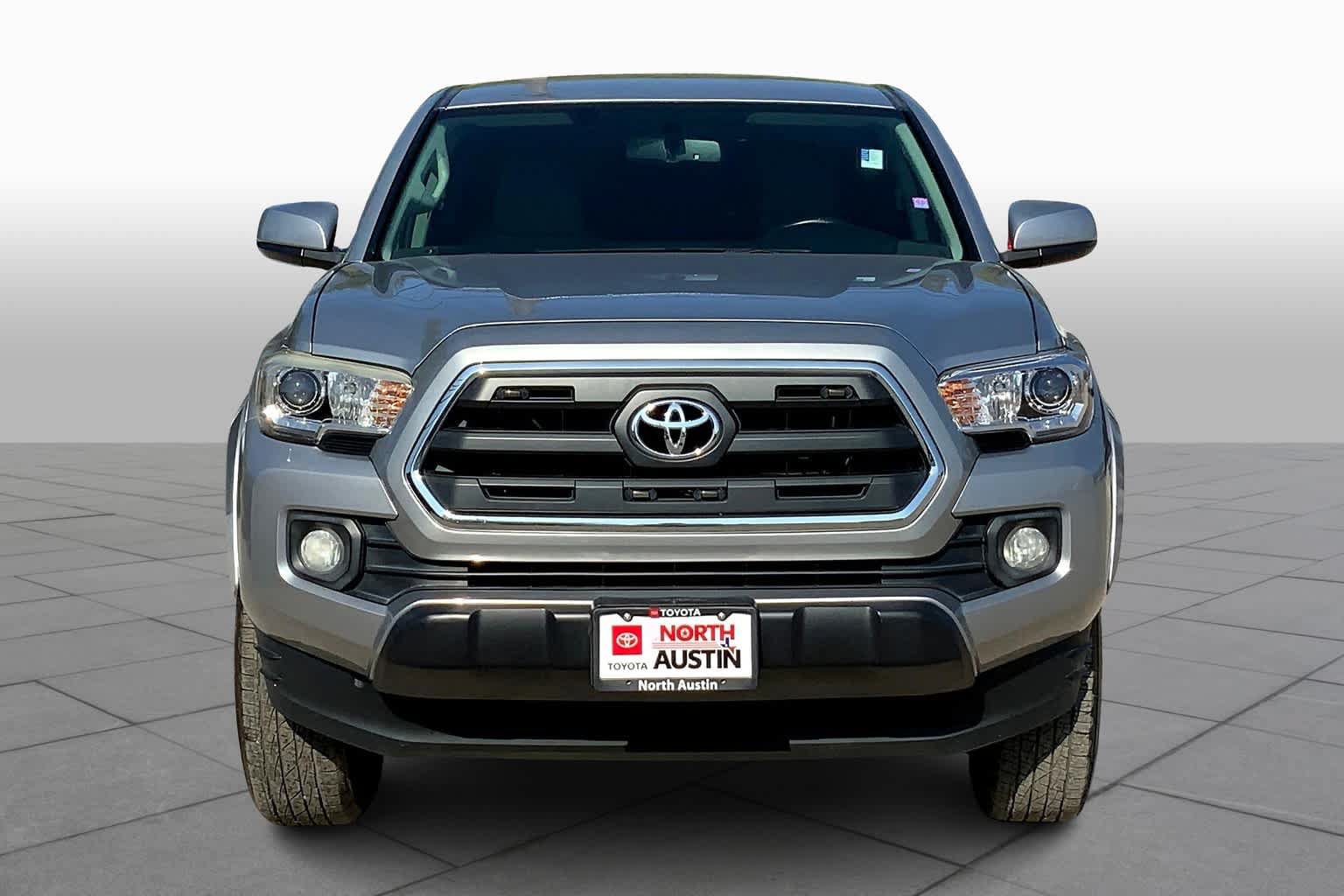 Used 2017 Toyota Tacoma SR5 w/ Tow Package RWD image 4