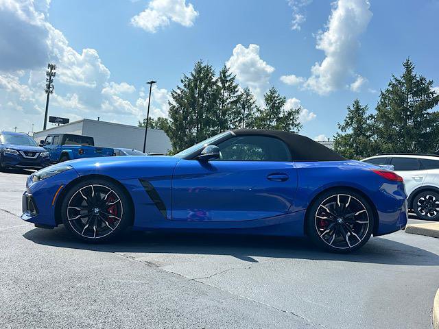 Used 2025 BMW Z4 M40i w/ Edition RWD image 2