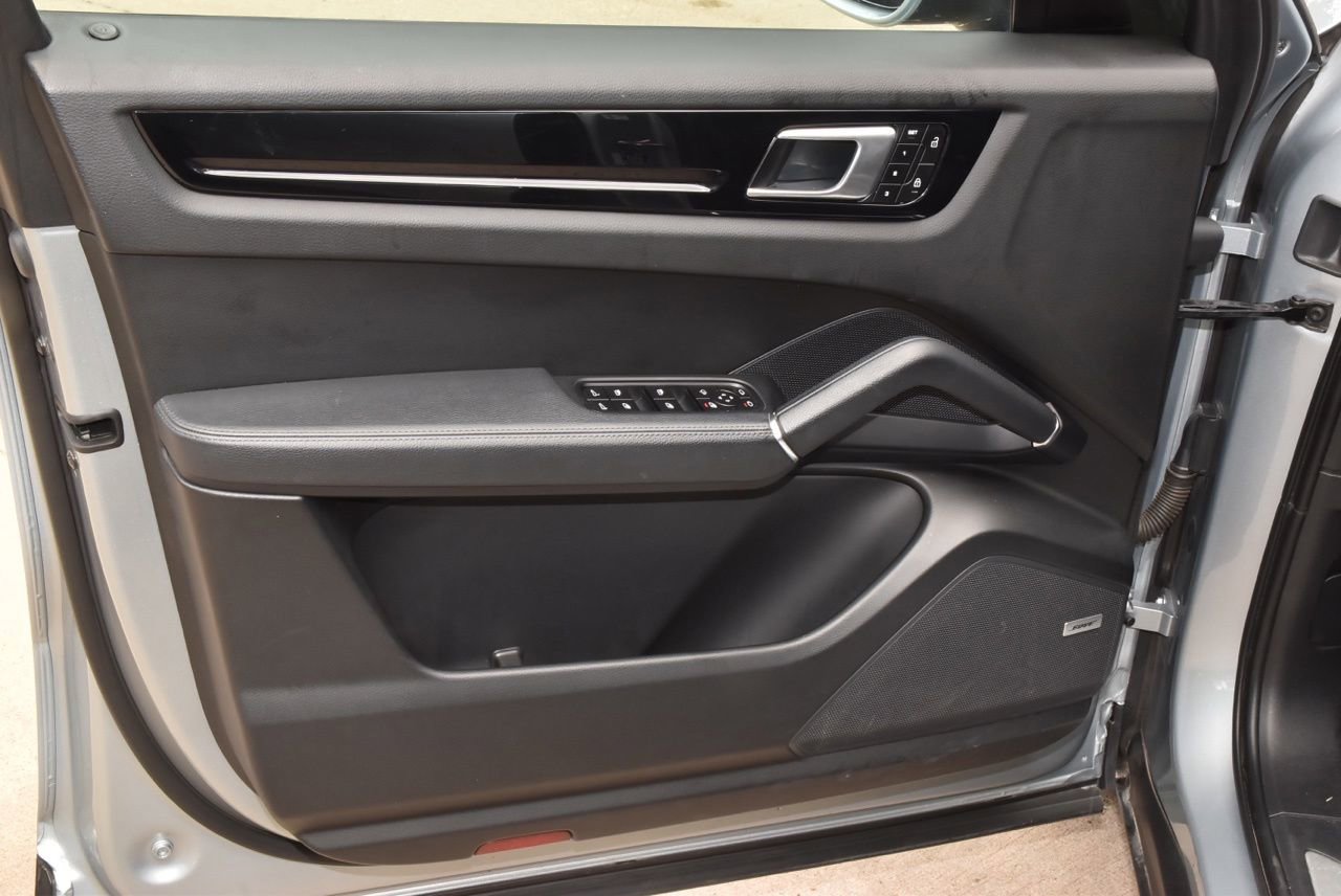 Used 2022 Porsche Cayenne AWD/4WD image 35