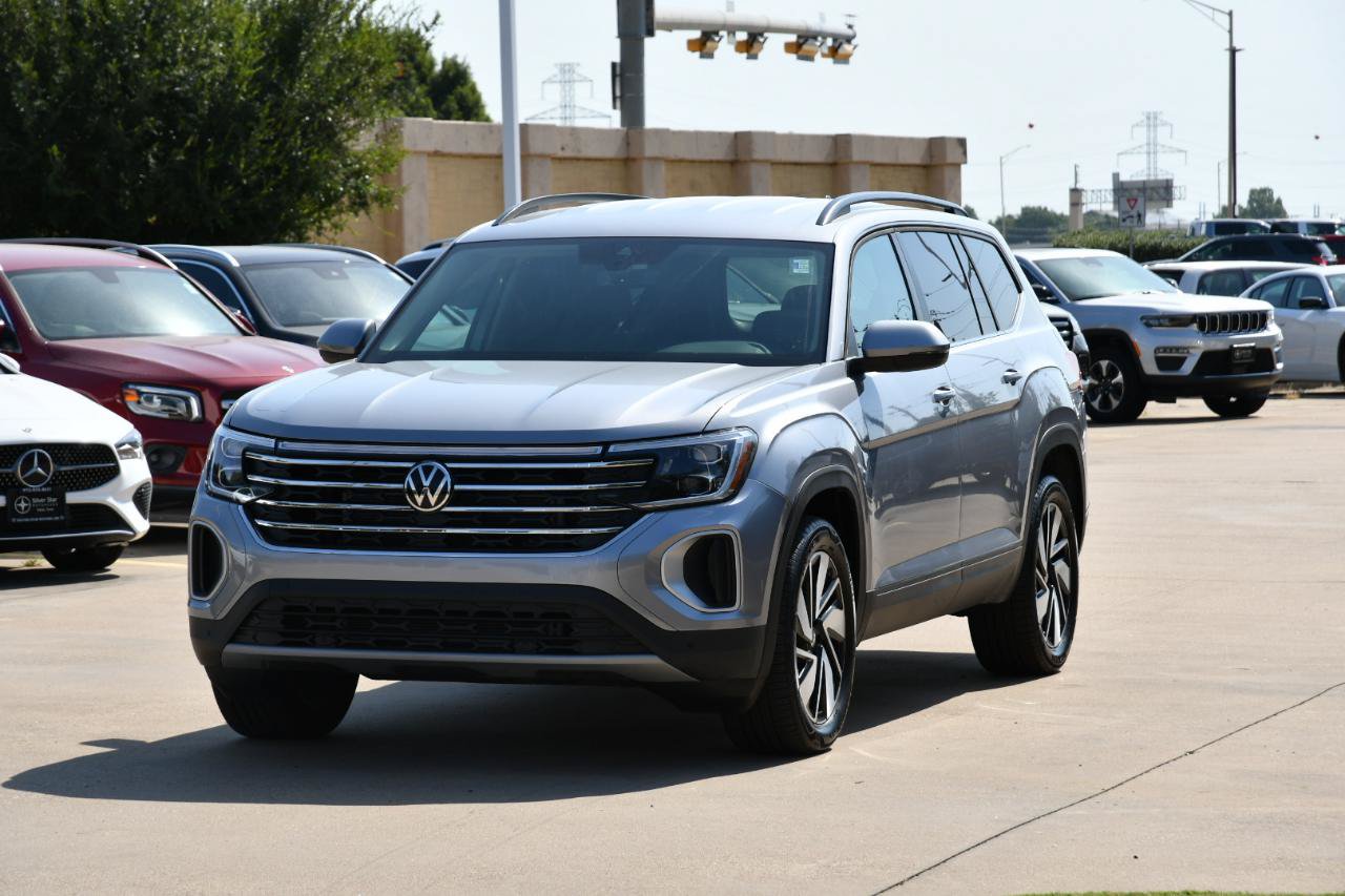 Used 2026 Volkswagen Atlas SE FWD image 2