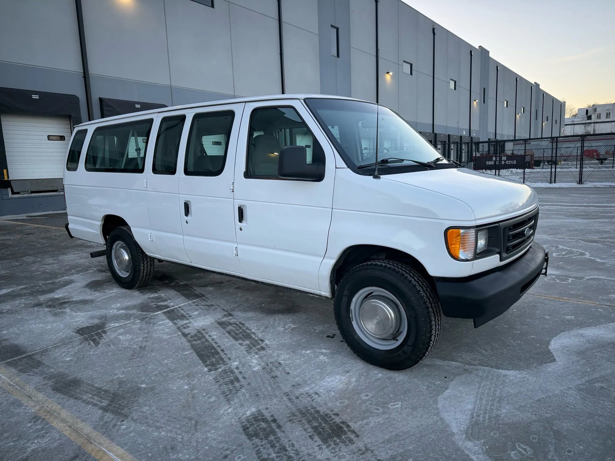 Used 2003 Ford E-350 and Econoline 350 XLT image 12