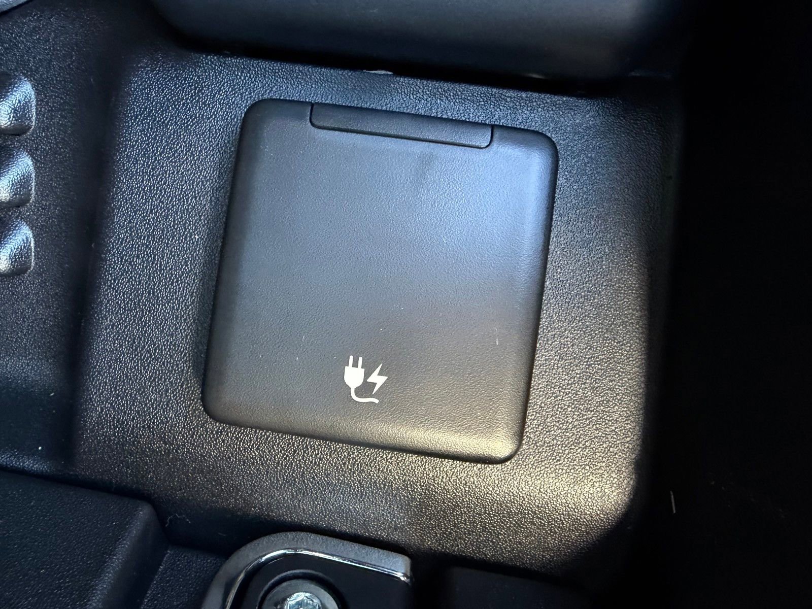 New 2026 Land Rover Defender 110 S image 33