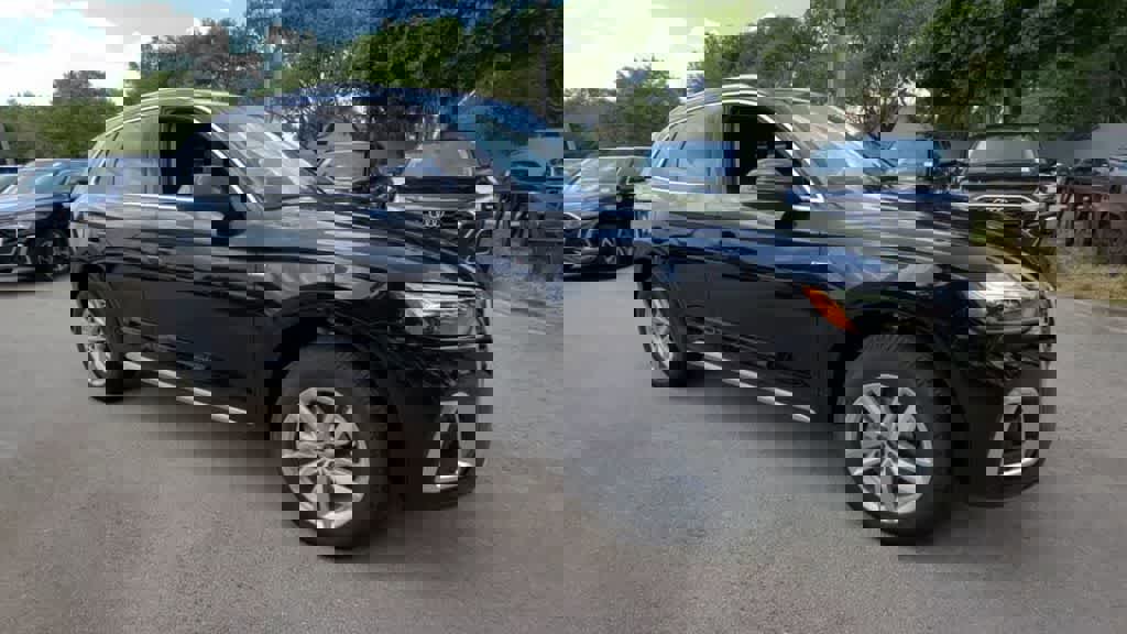 Certified 2023 Audi Q5 2.0T Premium w/ Convenience Package image 3