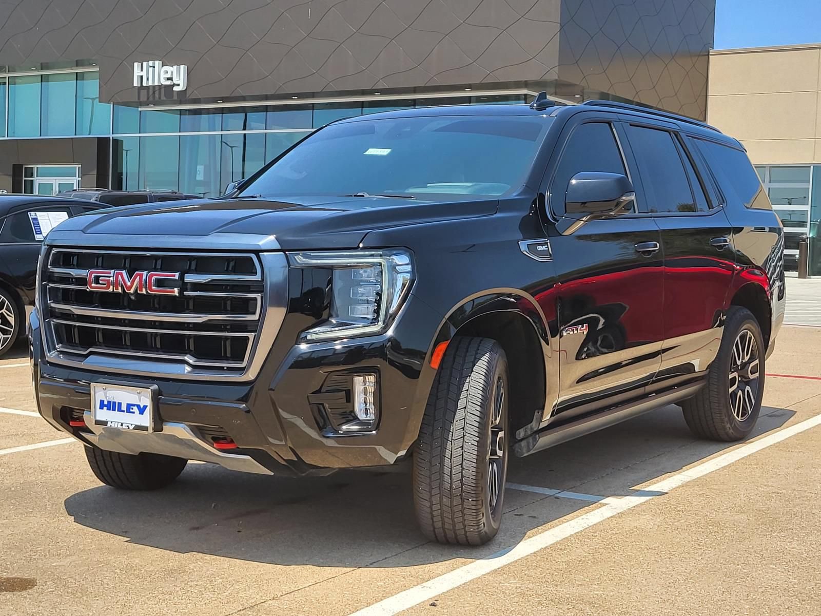 Used 2023 GMC Yukon AT4 w/ AT4 Premium Package AWD/4WD image 2