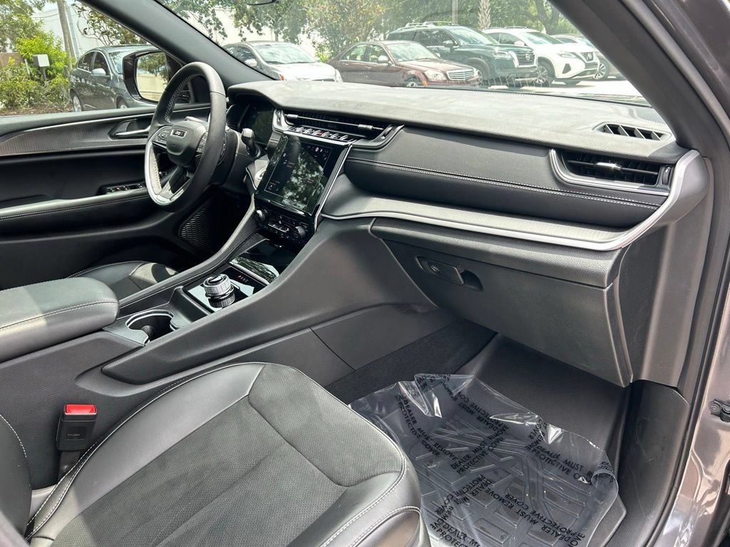 Used 2025 Jeep Grand Cherokee L Altitude RWD image 42