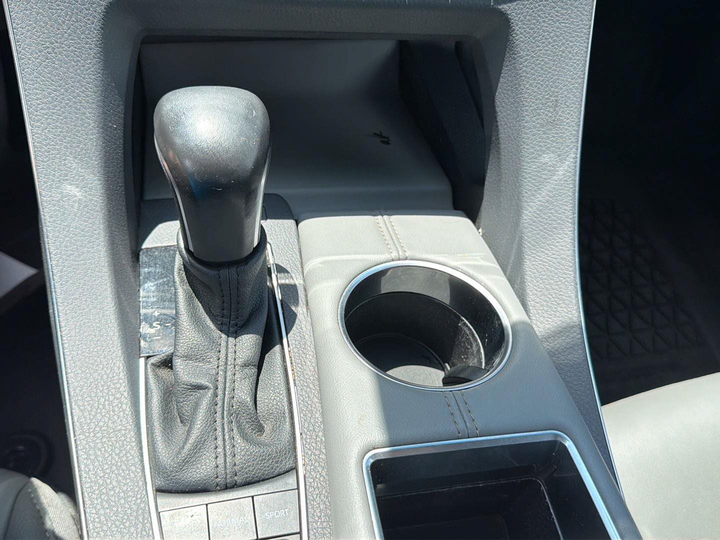 Used 2022 Toyota Avalon XLE w/ Moonroof Package FWD image 17