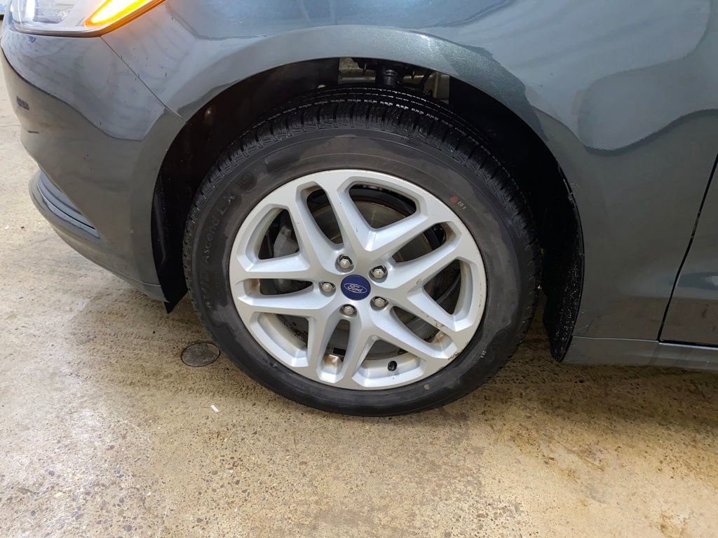 Used 2015 Ford Fusion SE image 17