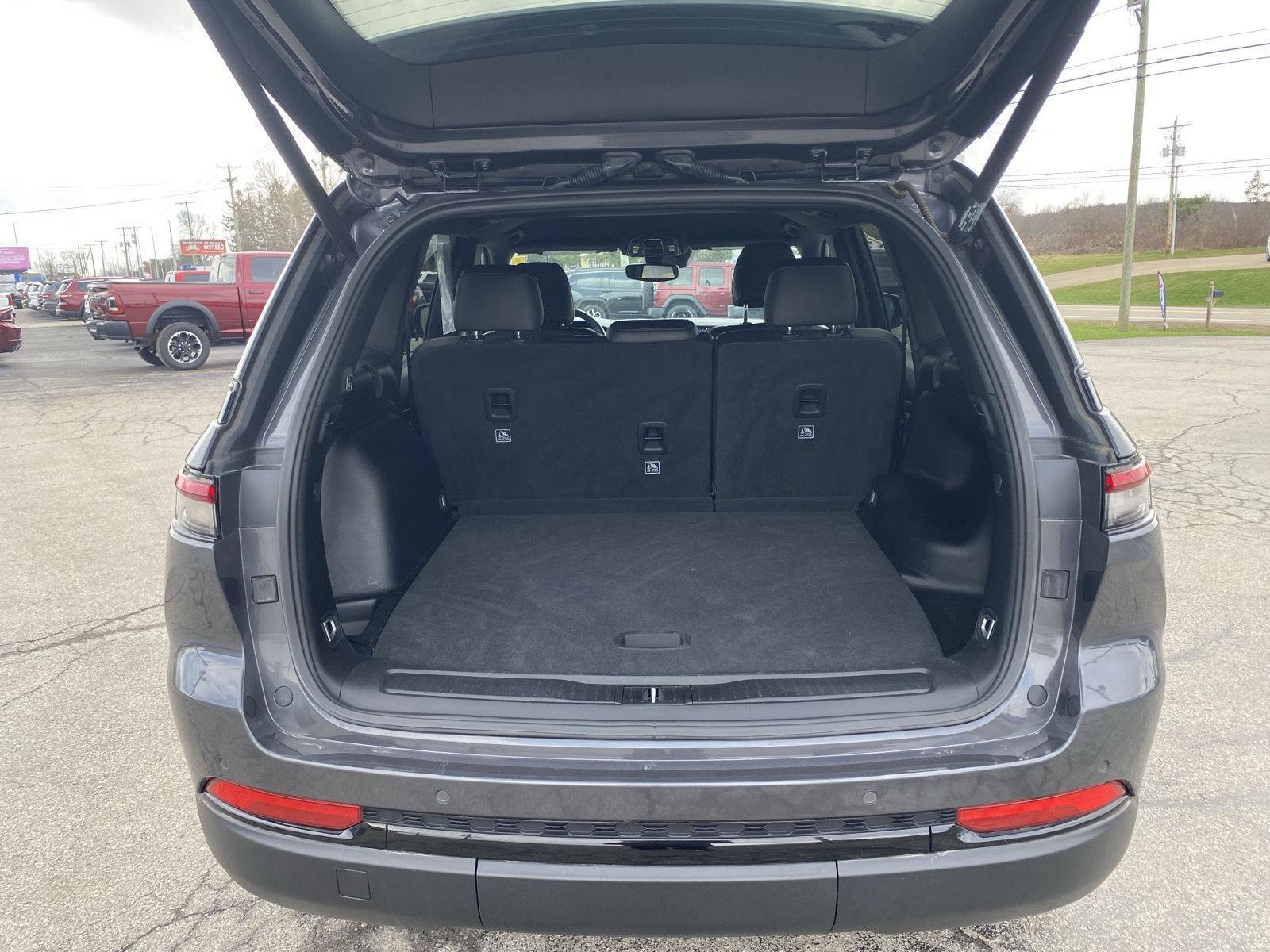 Used 2022 Jeep Grand Cherokee Altitude image 31