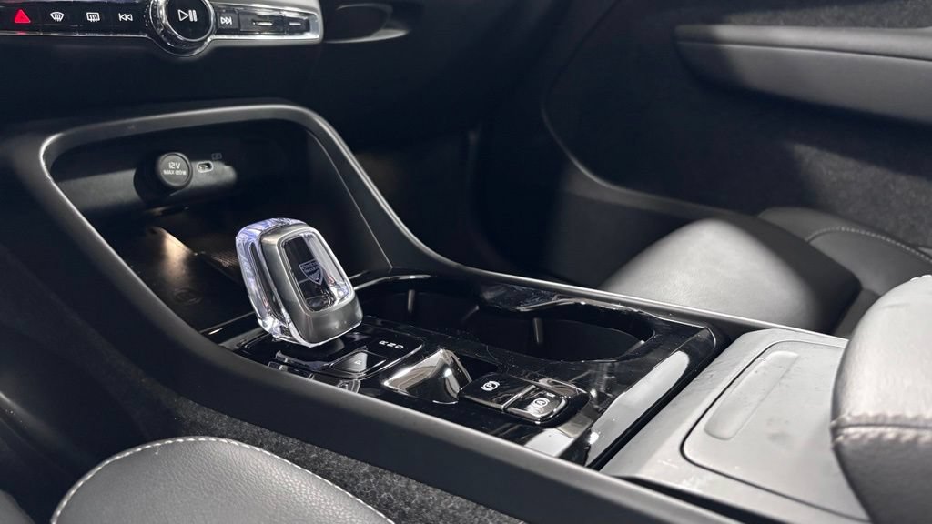 Certified 2026 Volvo XC40 B5 Plus AWD/4WD image 15