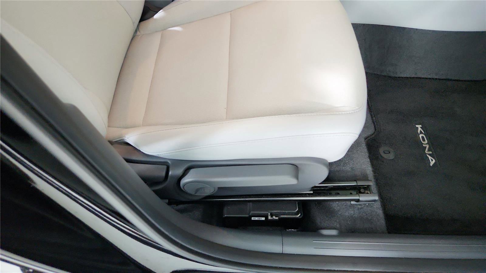 Used 2025 Hyundai Kona SEL AWD/4WD image 19