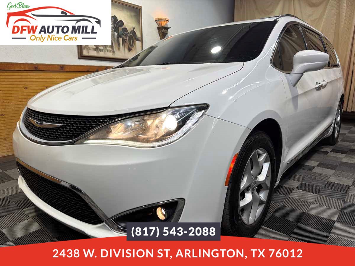 Used 2017 Chrysler Pacifica Touring-L Plus w/ Tire & Wheel Group FWD image 1