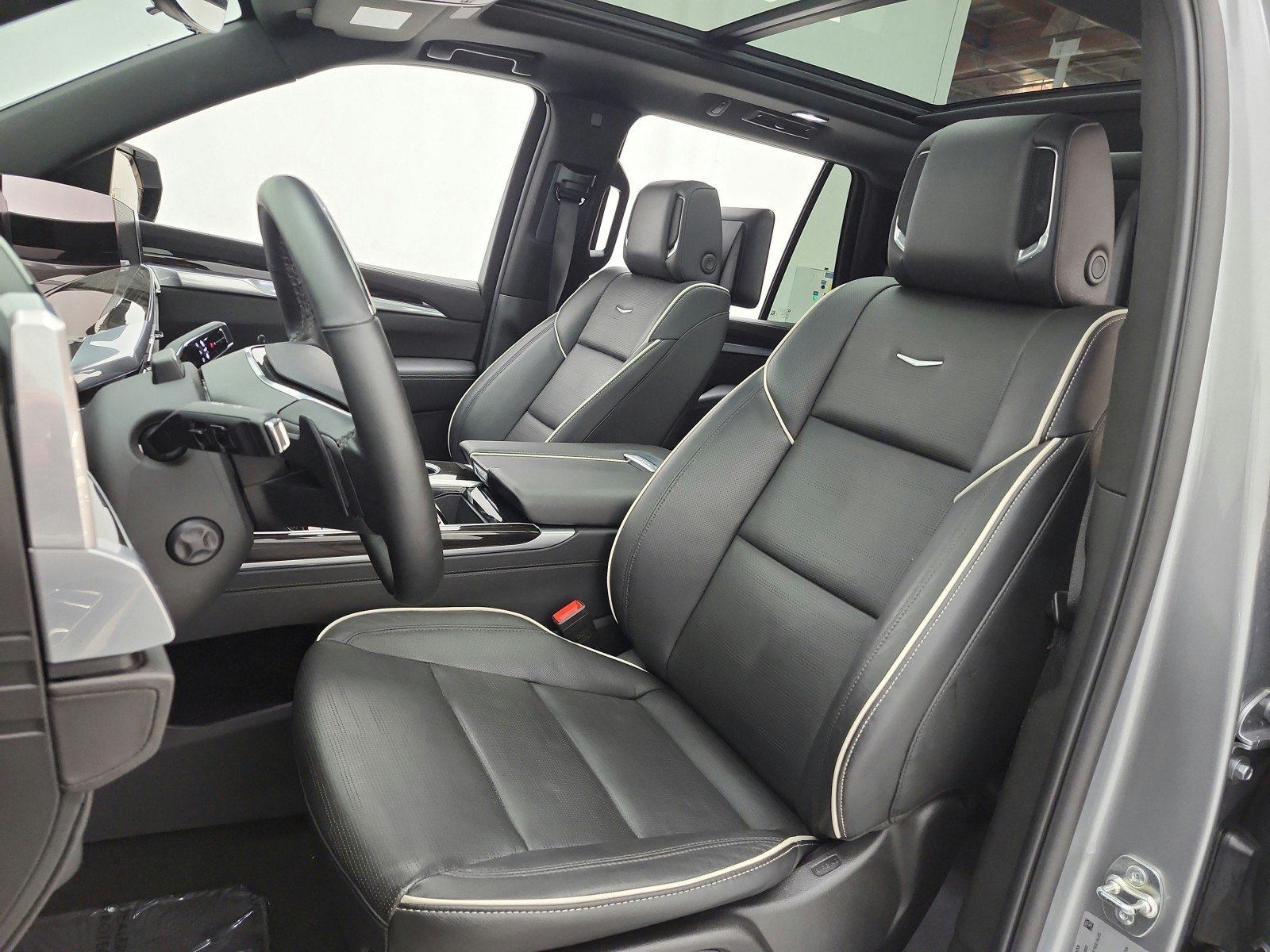 Used 2025 Cadillac Escalade Premium Luxury AWD/4WD image 10