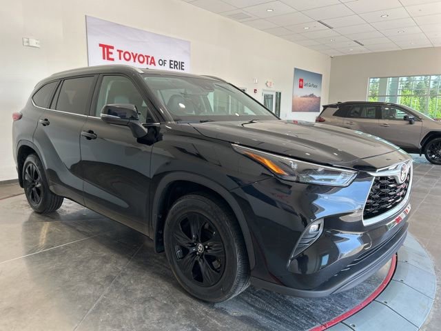 Used 2023 Toyota Highlander XLE FWD image 1