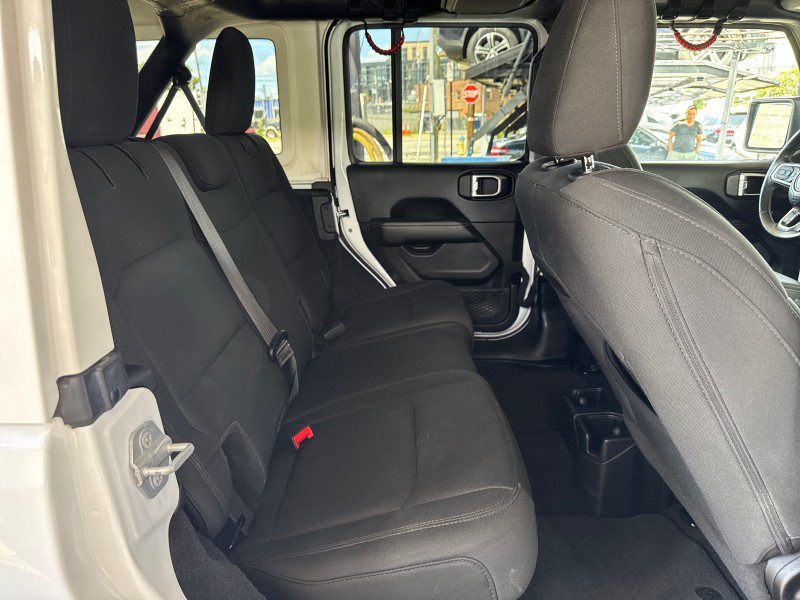 Used 2019 Jeep Wrangler Unlimited Sahara AWD/4WD image 28