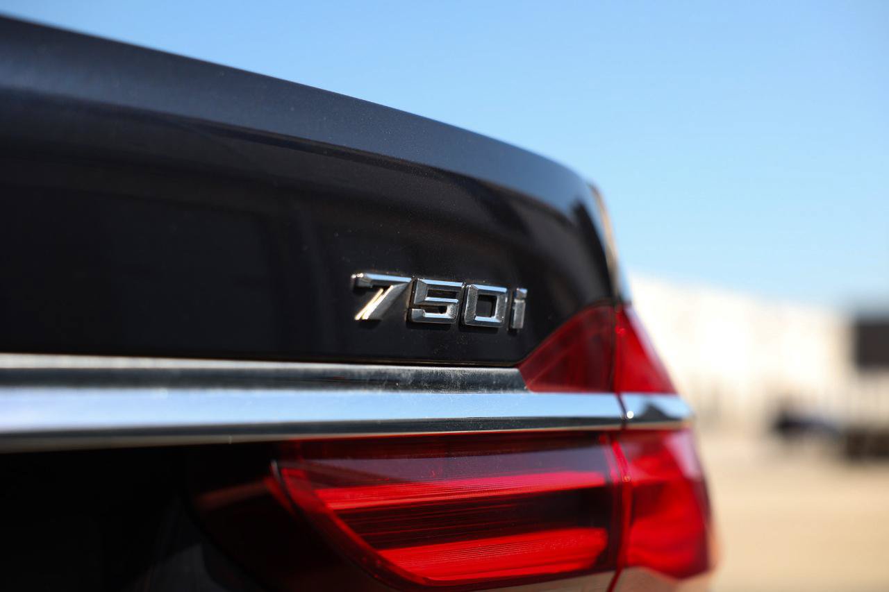 Used 2016 BMW 750i xDrive AWD/4WD image 28