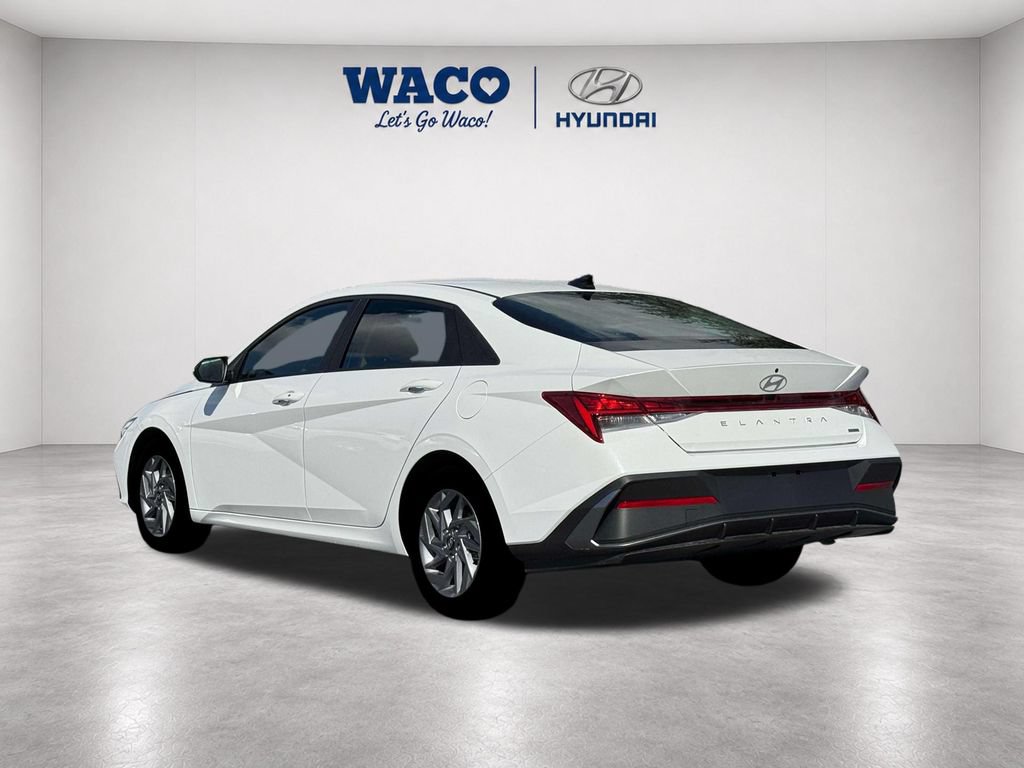 Used 2026 Hyundai Elantra Hybrid FWD image 7
