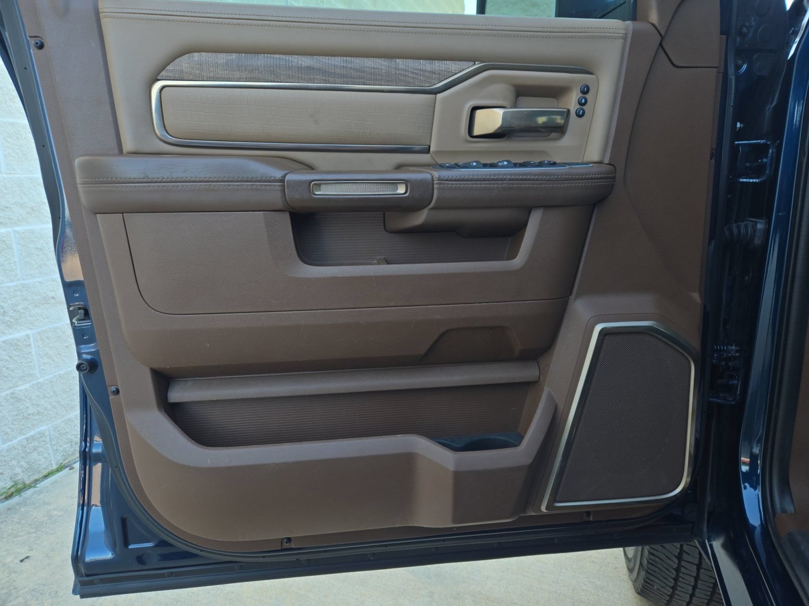 Used 2023 RAM 3500 Limited AWD/4WD image 19
