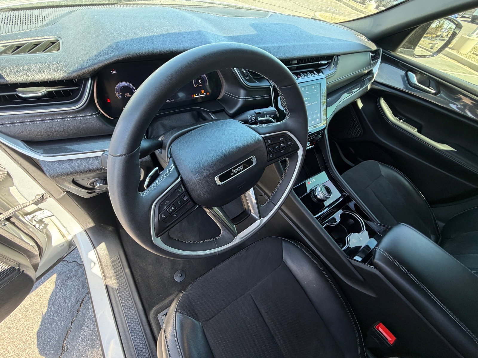 Used 2023 Jeep Grand Cherokee L Laredo AWD/4WD image 16
