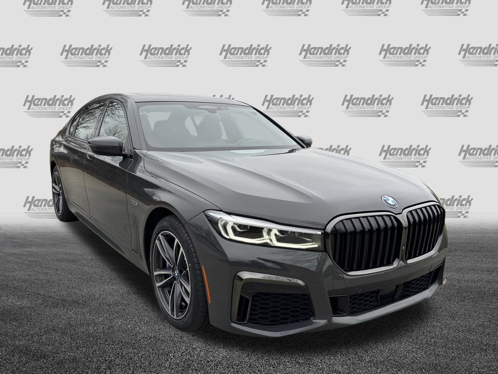 Used 2022 BMW 745e xDrive w/ M Sport Package image 2