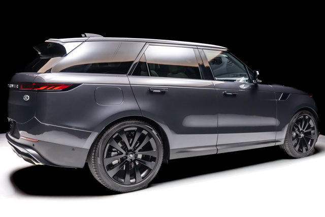 Used 2023 Land Rover Range Rover Sport SE AWD/4WD image 4