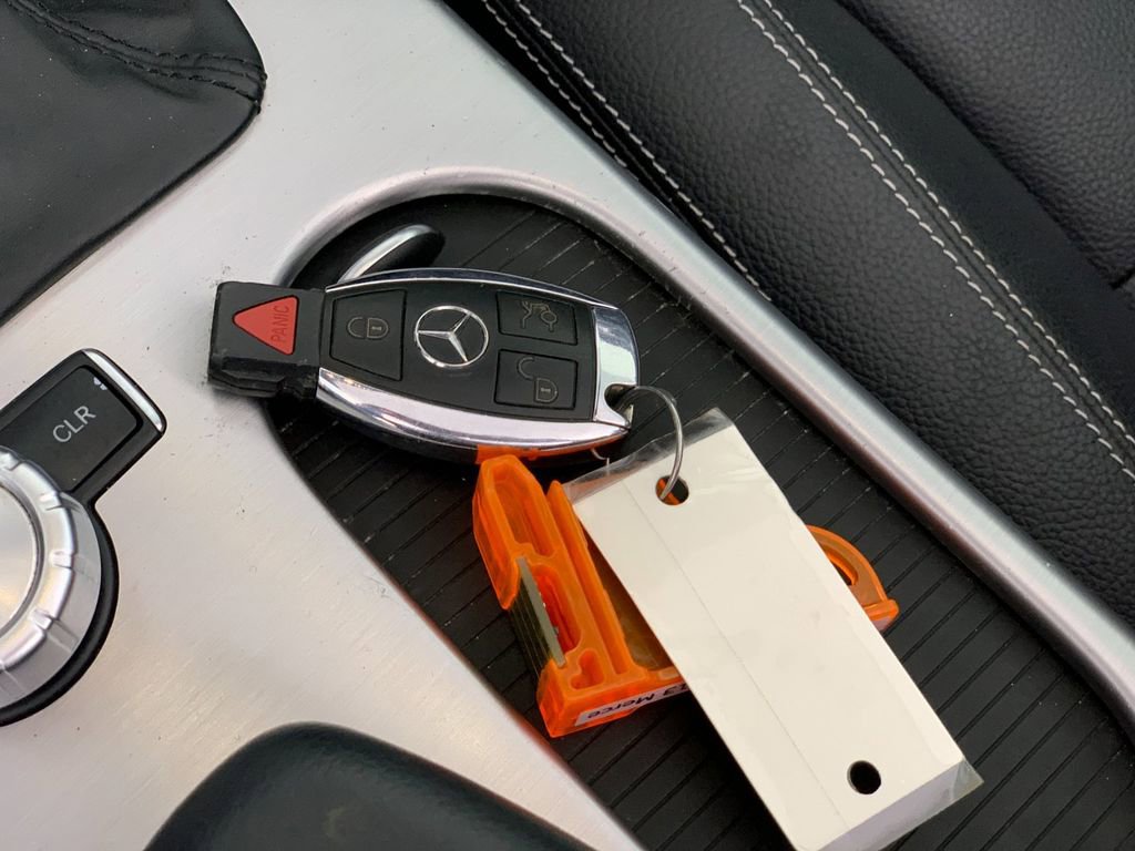 Used 2013 Mercedes-Benz SLK 250 image 34