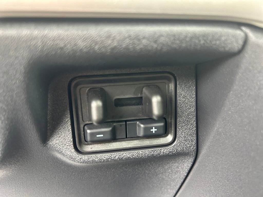 Used 2025 Ford Expedition Active image 36