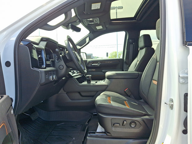 Used 2025 GMC Sierra 1500 AT4 w/ Technology Package AWD/4WD image 15