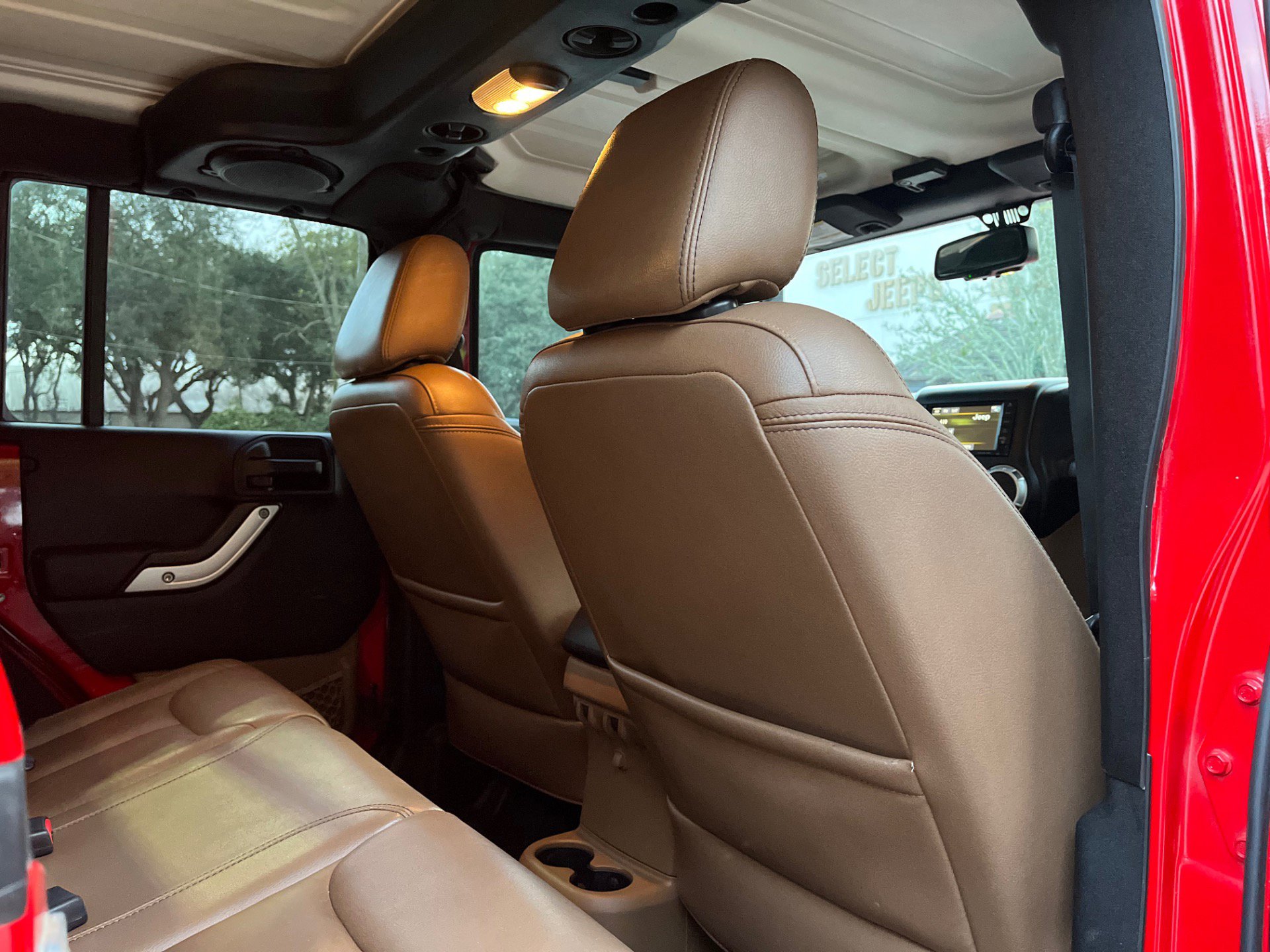 Used 2013 Jeep Wrangler Unlimited Rubicon image 39