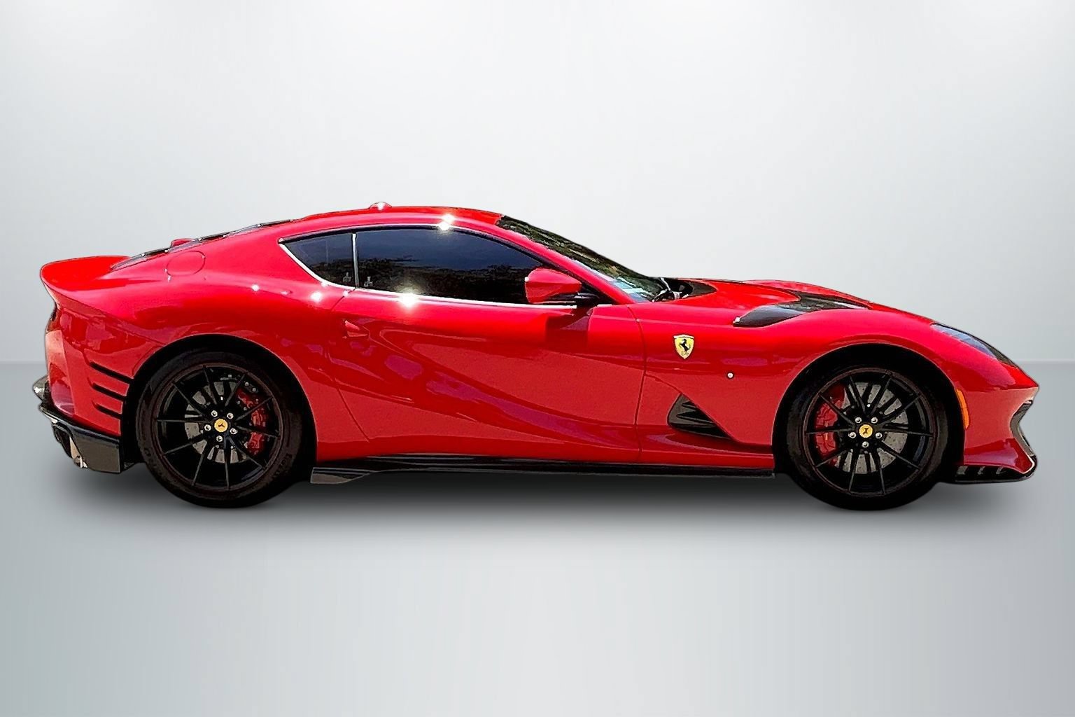 Used 2022 Ferrari 812 Competizione RWD image 4