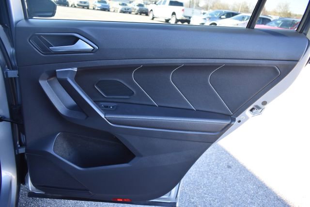 Used 2023 Volkswagen Tiguan SE R-Line image 45