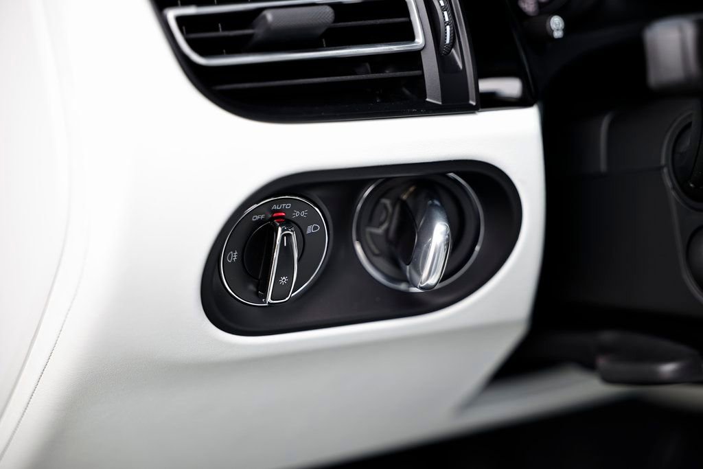 Certified 2026 Porsche Macan image 25