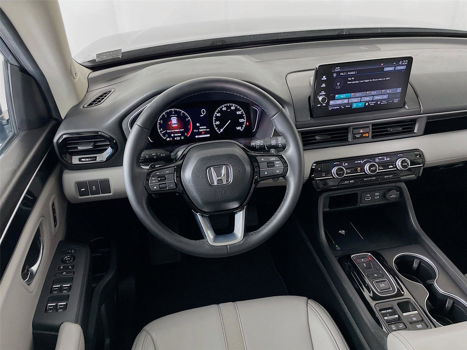 Used 2025 Honda Pilot Touring image 29