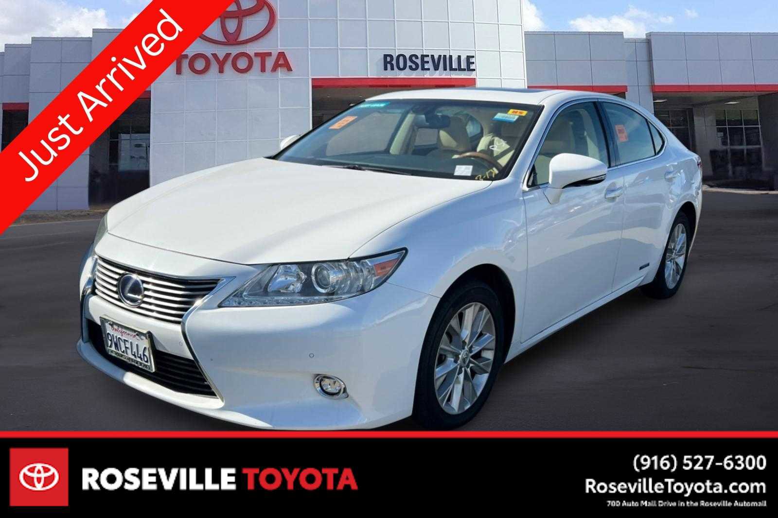 Used 2015 Lexus ES 300h w/ Navigation System Package