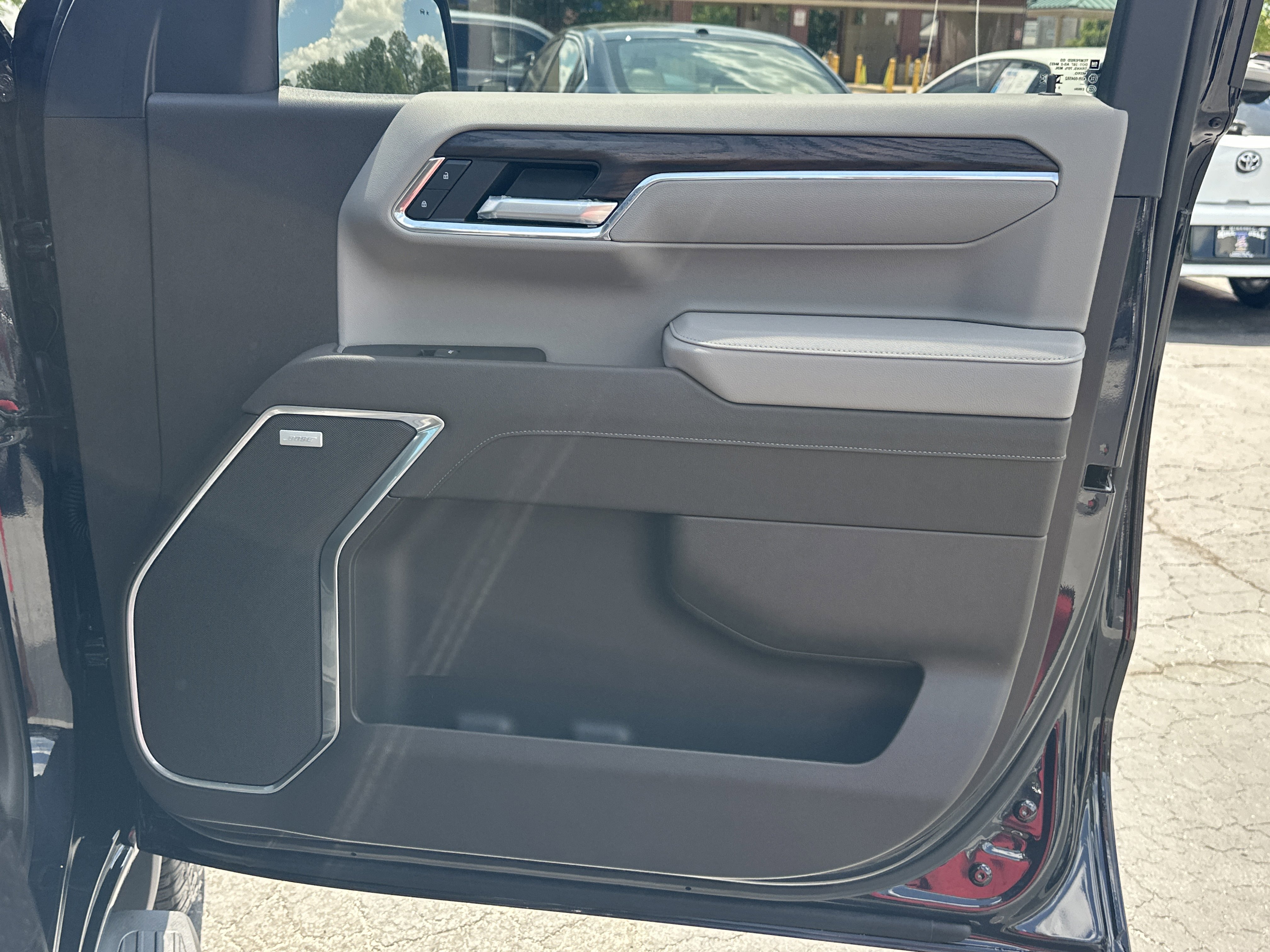 Used 2025 GMC Sierra 1500 SLT w/ SLT Premium Plus Package image 15