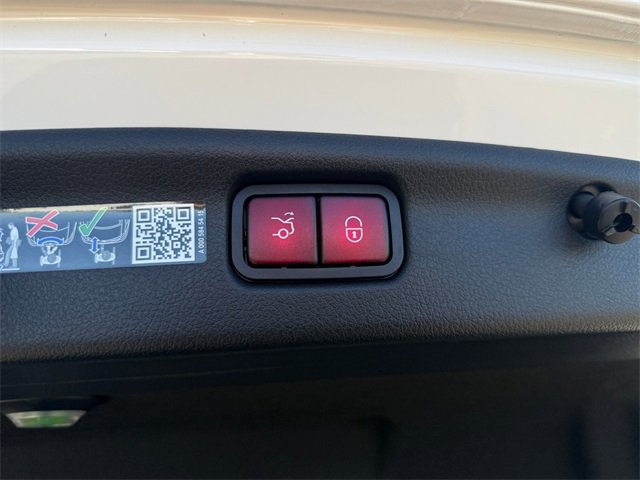 Used 2025 Mercedes-Benz C 300 Sedan image 10