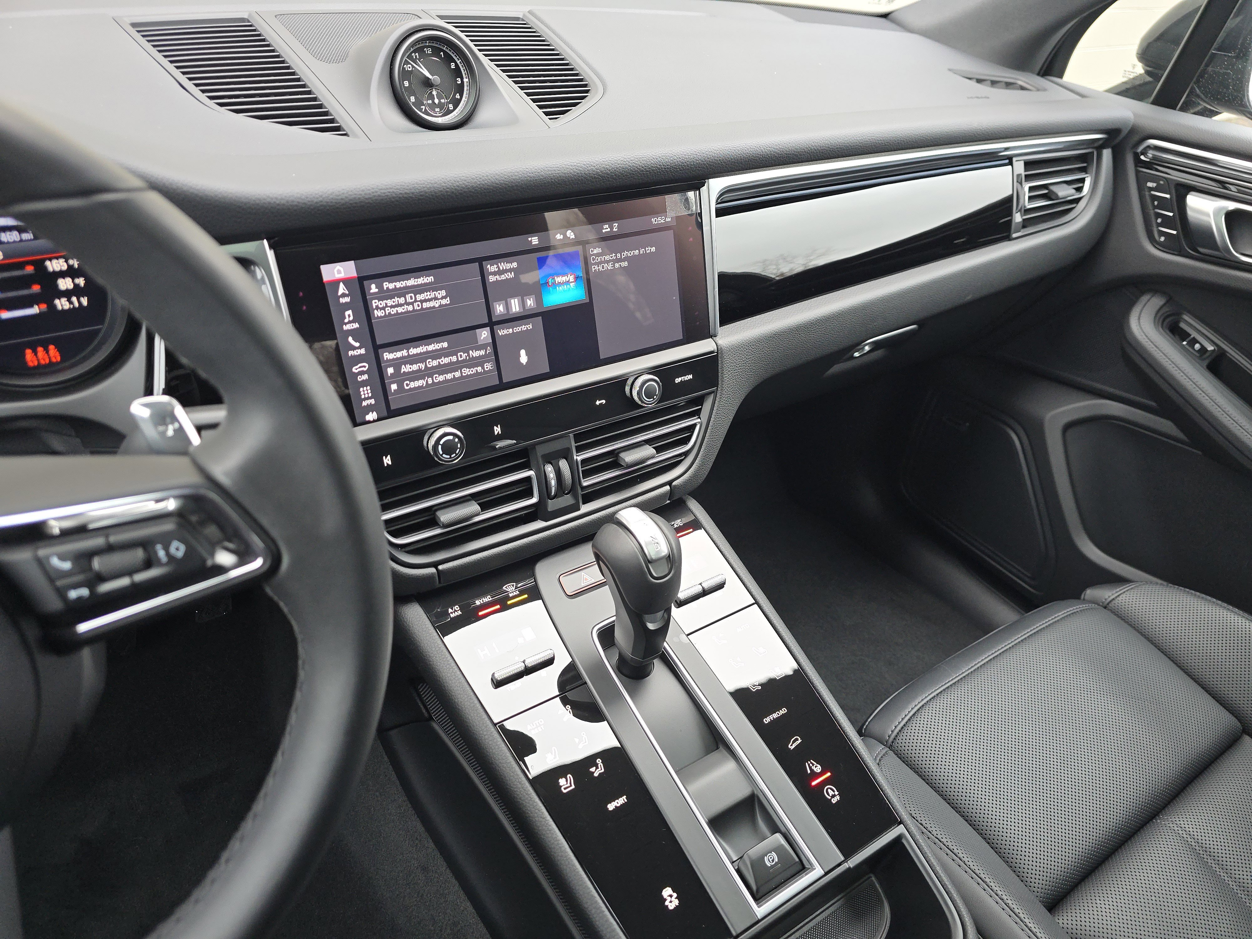 Certified 2025 Porsche Macan image 18