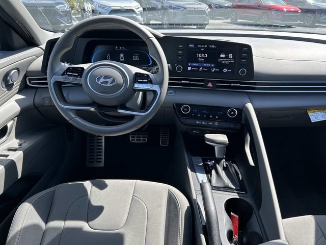 Used 2025 Hyundai Elantra Sport FWD image 15