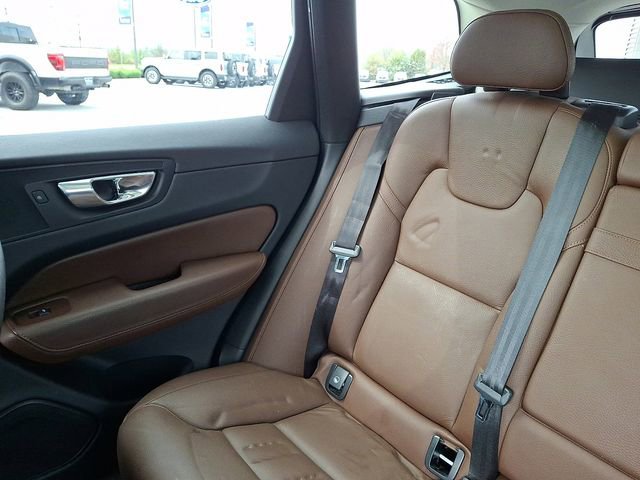 Used 2018 Volvo XC60 T6 Momentum w/ Advanced Package image 18