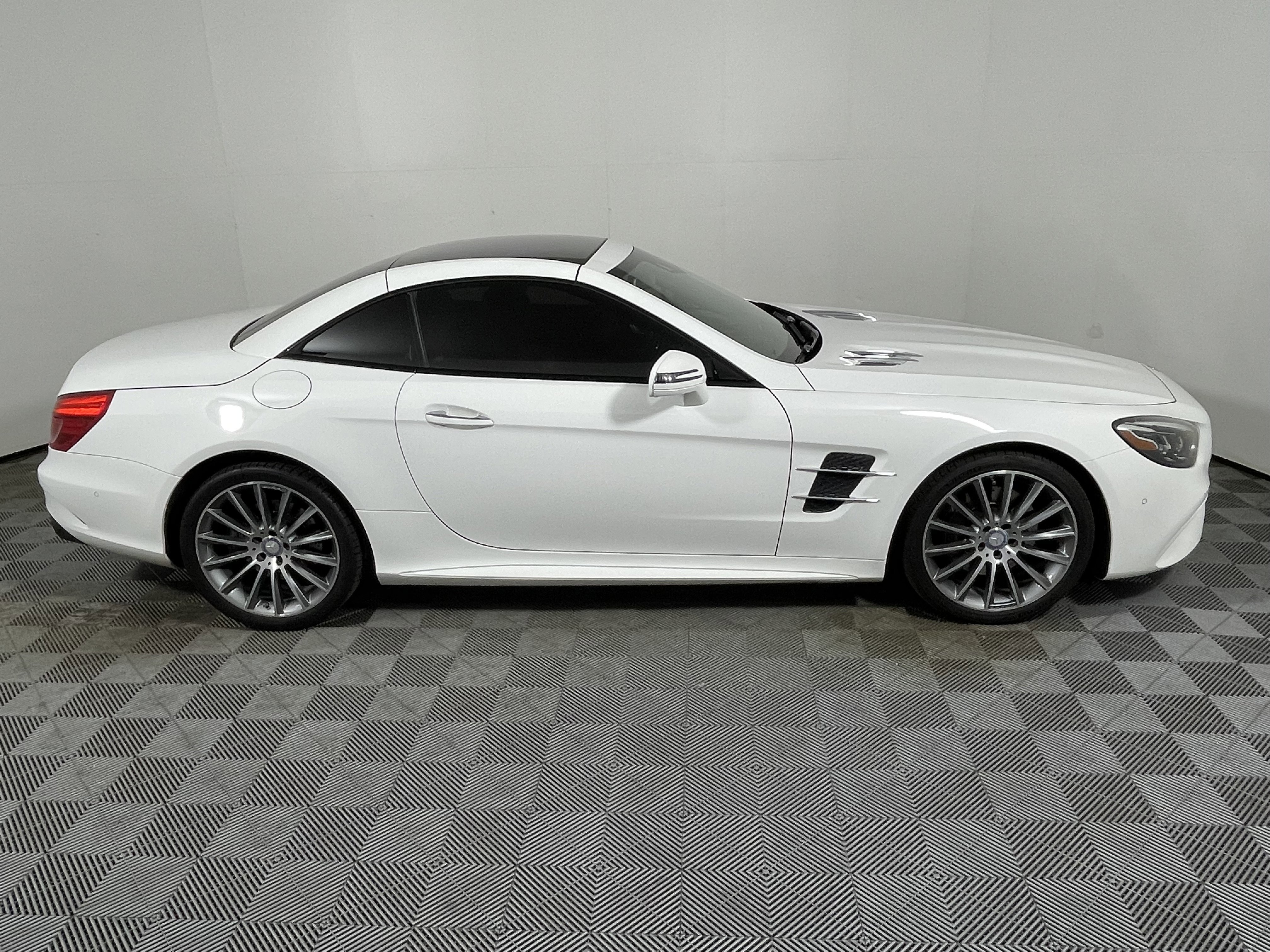 Used 2017 Mercedes-Benz SL 450 image 6
