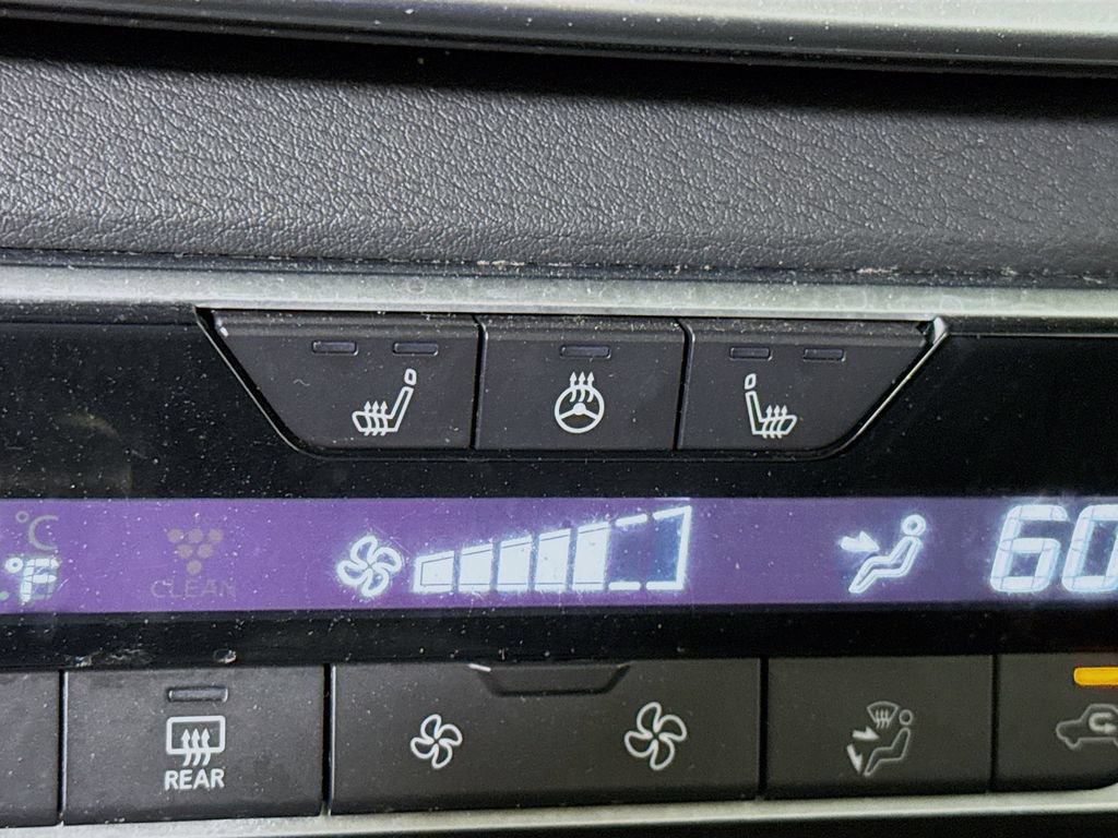 Certified 2019 Nissan Altima 2.0 Platinum FWD image 13