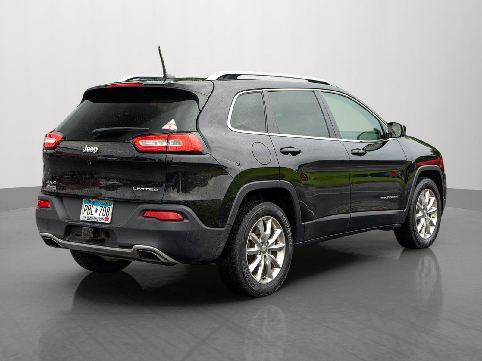 Used 2017 Jeep Cherokee Limited w/ Trailer Tow Group AWD/4WD image 7
